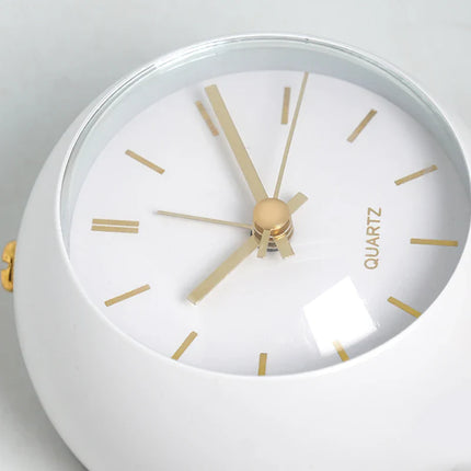 Vintage Tischwecker rund auf Standfuß