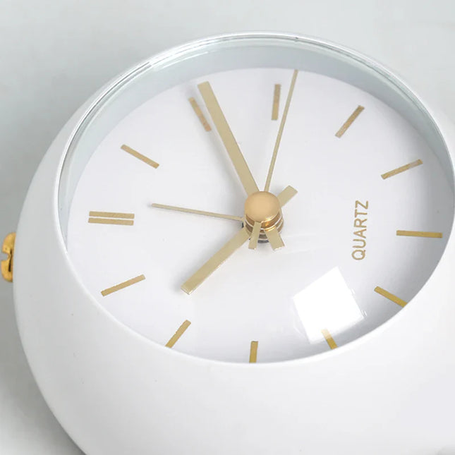 Vintage Tischwecker rund auf Standfuß