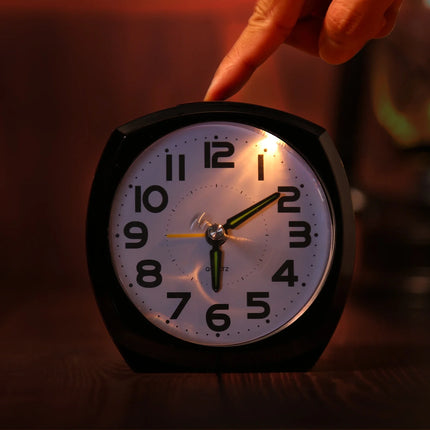 Einfacher analoger Wecker ohne Schnickschnack