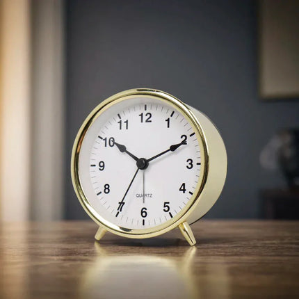 Kleiner runder Wecker in Kupferoptik