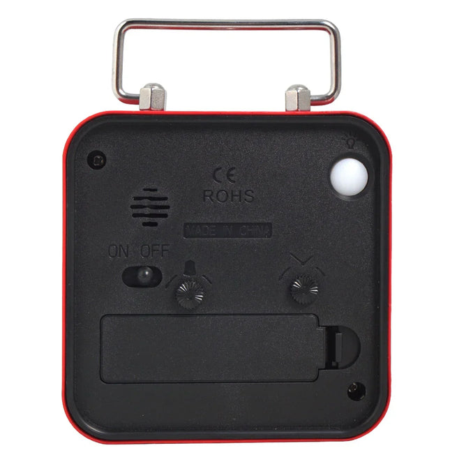 Kleiner quadratischer Reisewecker mit Zeigern