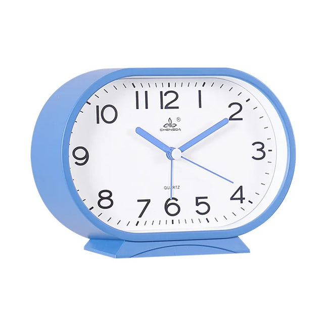 Schlichter analoger Wecker in ovaler Form