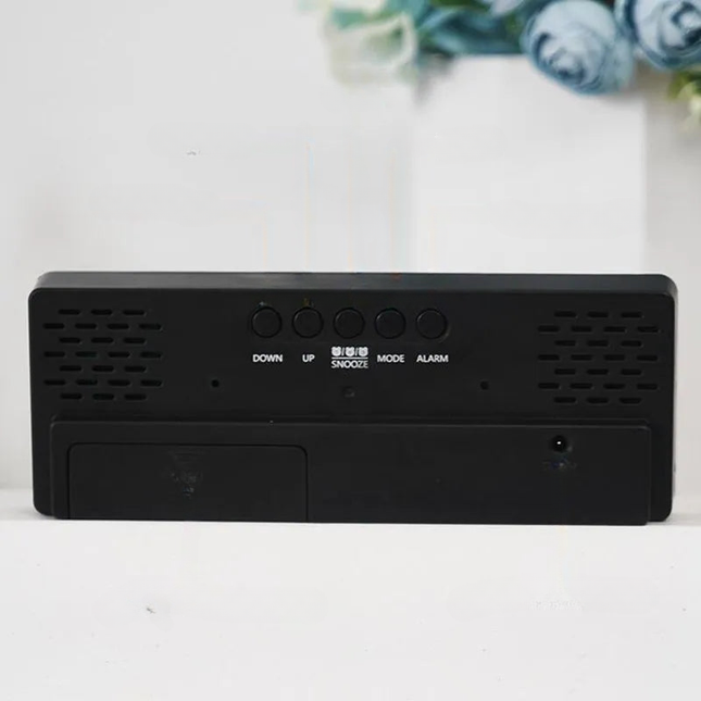 Rechteckiger Digitalwecker mit USB-Anschluss