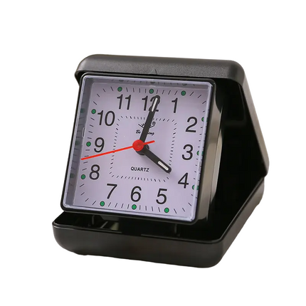 Kleiner analoger Reisewecker im Retro-Stil