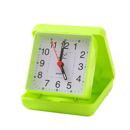 Kleiner analoger Reisewecker im Retro-Stil