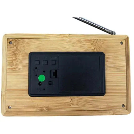 Radiowecker im Retro-Holzdesign mit Digitalanzeige