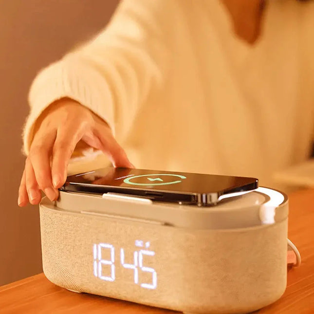 Radiowecker mit Lampe und kabellosem Laden