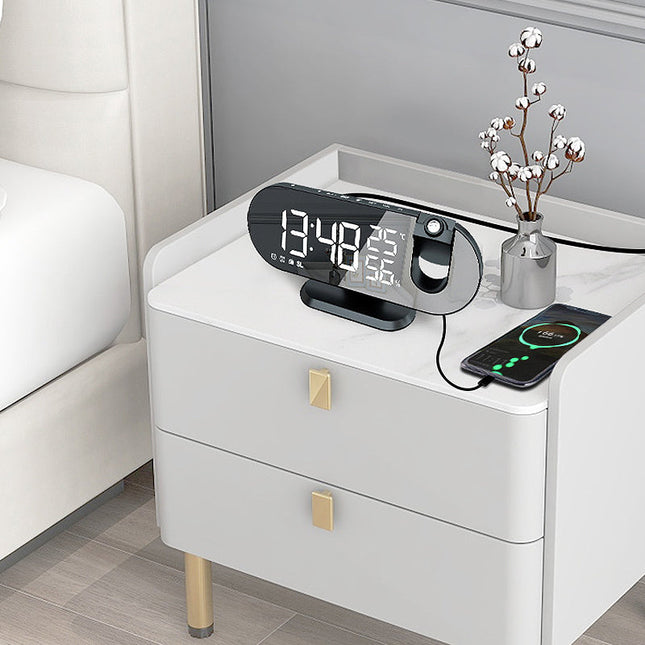 Digitaler Radiowecker mit Projektion an Decke