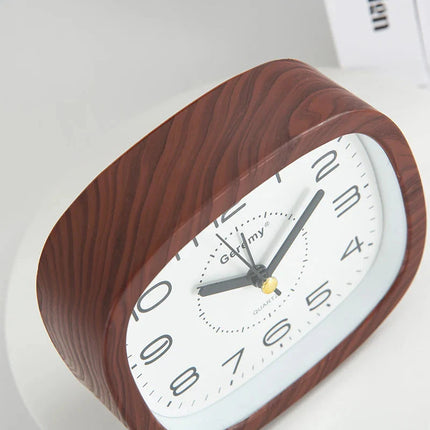 Analoger Wecker mit extra großen Zahlen