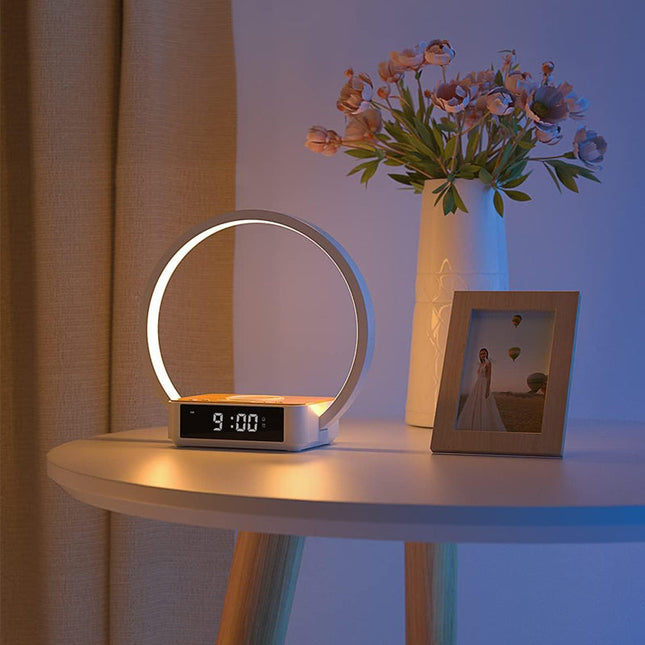 Design Nachttischlampe mit Wecker und Ladegerät