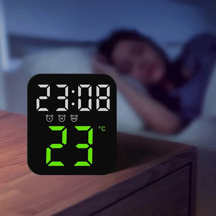 Moderner LED Reisewecker mit Temperaturanzeige