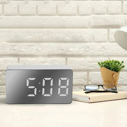 Digitaler Wecker mit großer Spiegelfläche