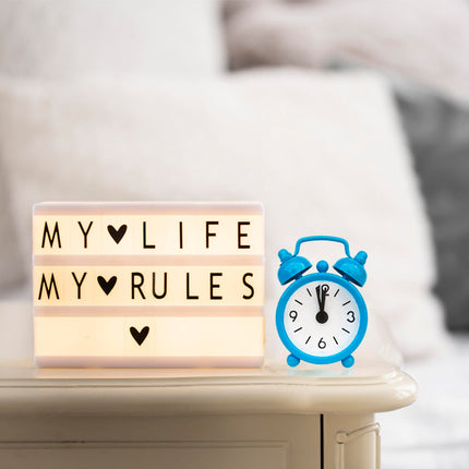 Kleiner bunter Wecker für Kinder