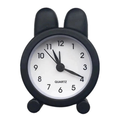 Kleiner analoger Wecker mit Hasenohren