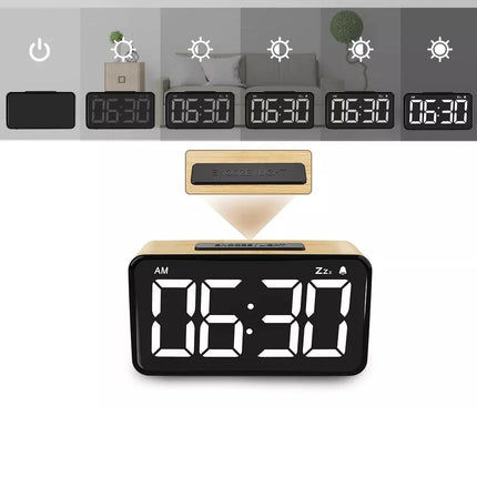 Digitaler Wecker mit großen Leuchtziffern