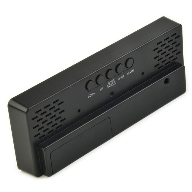 Digitaler Wecker mit bunten LED-Ziffern