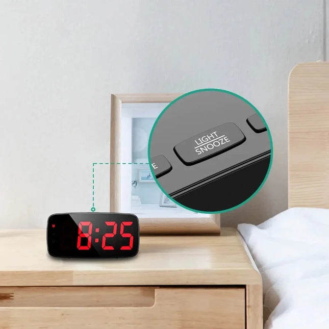 Digitalwecker mit roten Ziffern für Schlafzimmer