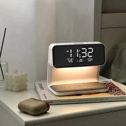 Digitalwecker mit kabelloser Ladefunktion