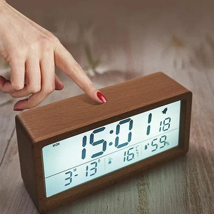 Digitalwecker im Holzgehäuse mit Temperatur