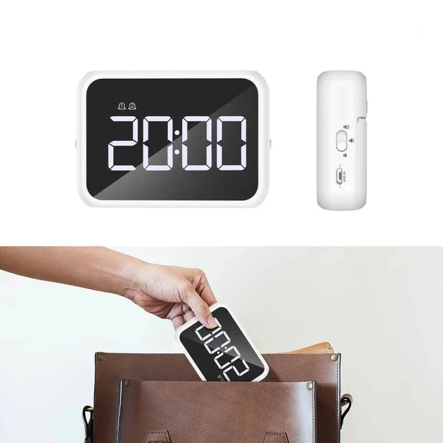 Kleiner Digitalwecker mit verspiegelter Anzeige