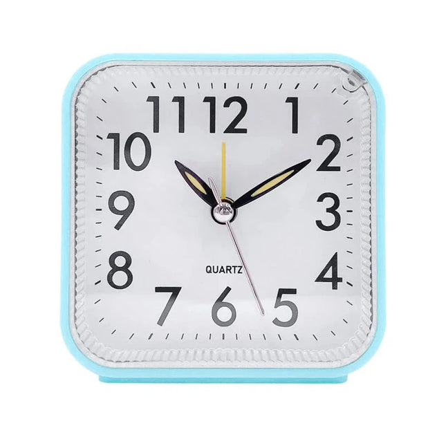 Einfacher analoger Wecker batteriebetrieben