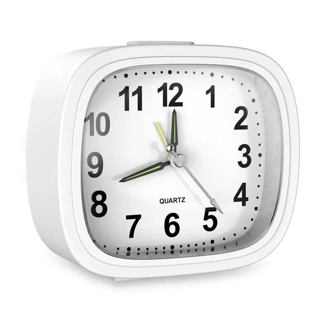 Klassischer Quarzwecker für das Schlafzimmer