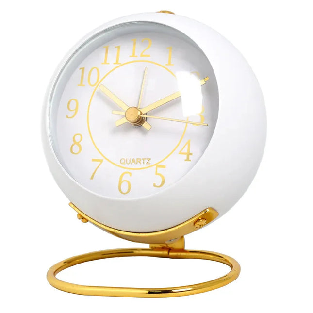 Runder Vintage Wecker in Weiß