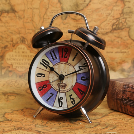 Vintage Doppelglockenwecker mit buntem Design