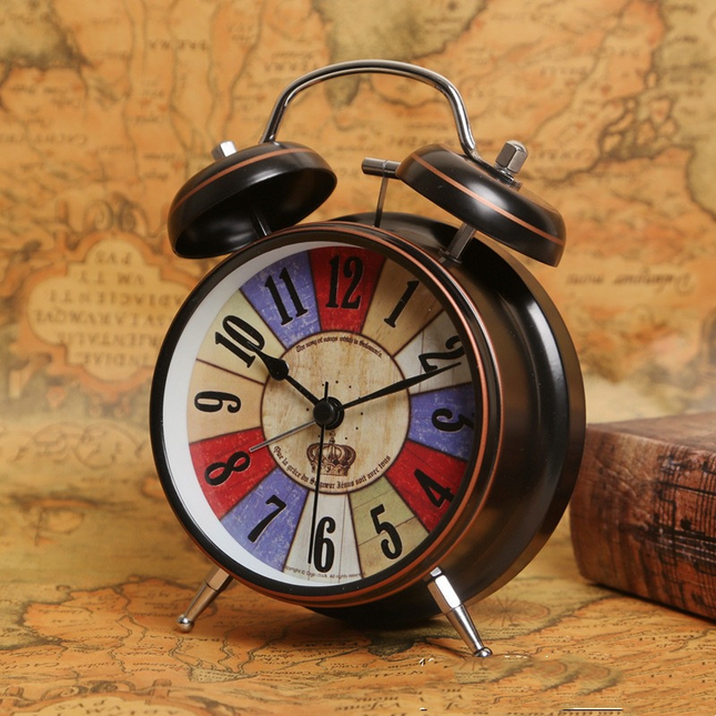 Vintage Doppelglockenwecker mit buntem Design