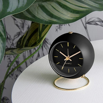 Runder Vintage Wecker in Schwarz