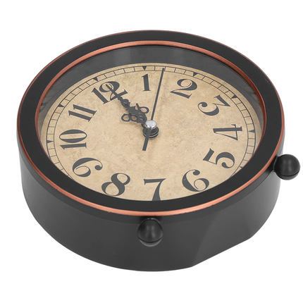 Runder Wecker im nostalgischen Vintage-Look